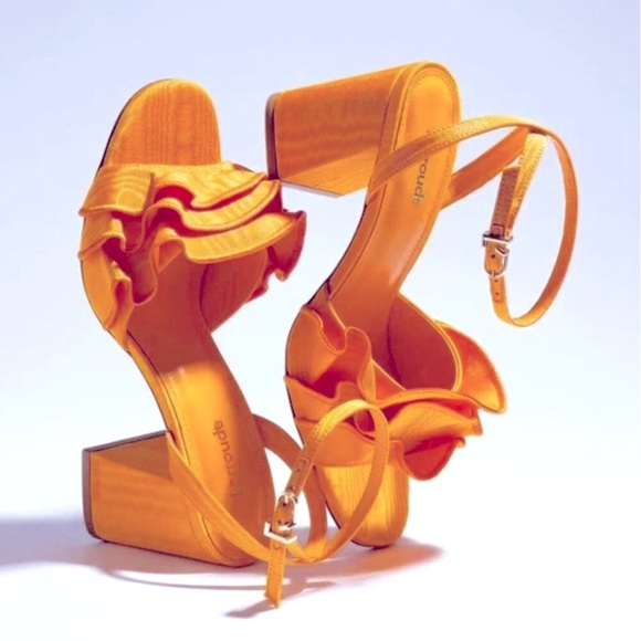 NEW Larroude Selena Ruffle Sandal in Mango Orange Chunky Block Heel Size 6